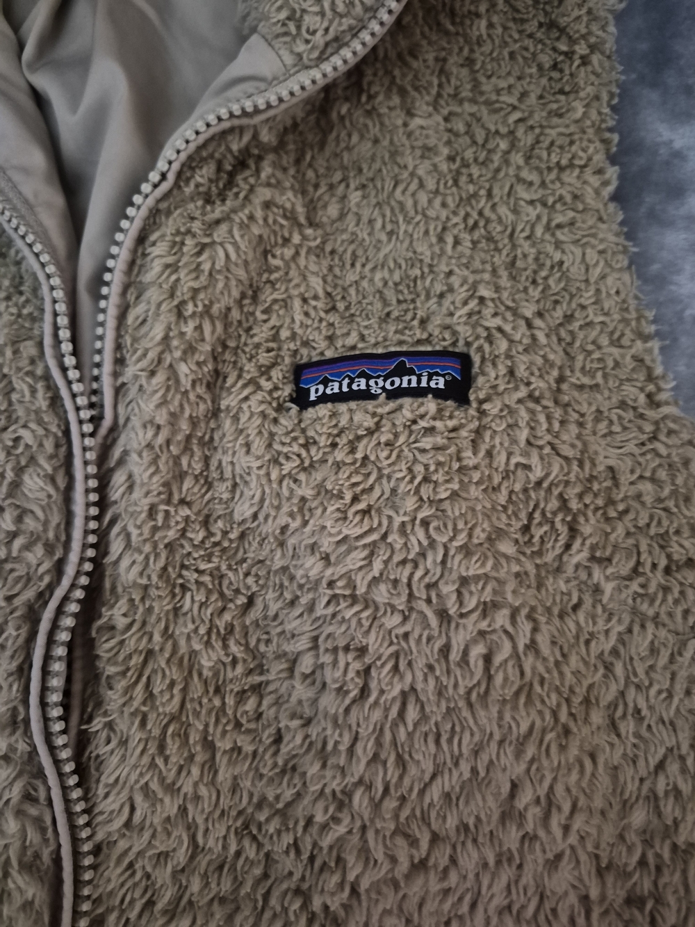 Patagonia Sherpa Fleece Vest in Light Beige - Picture 4 of 6